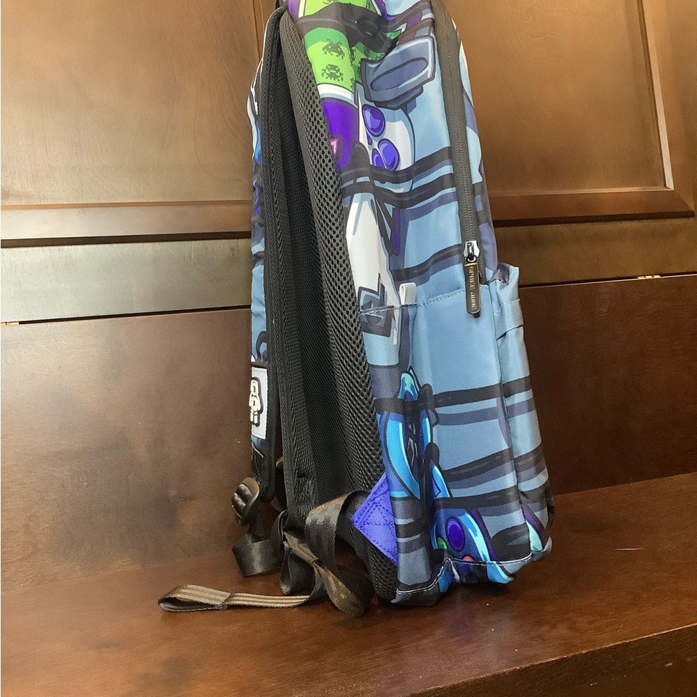 Space Junk Alien Backpack - Picture 2 of 4